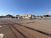 マルイ柏崎田尻店 【周辺施設】セブンイレブン柏崎上田尻店様まで約1.3ｋｍ（徒歩約17分）です。コンビニは今の時代日常生活に欠かせない存在となっていますね。 1300m
