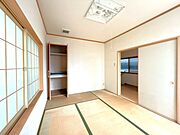 2階6帖の和室です。別角度から撮った写真です。