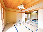 【リフォーム中】一階和室の続き間です。畳表替え、クロス張替え、照明交換など行います。