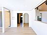 リビング/ダイニング：【リフォーム中】LDKは建具交換、照明交換、フローリング重ね張り等を行います。南側採光で明るいリビングです。