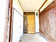 【リフォーム中】玄関外観の様子です。玄関ドアは交換いたします。