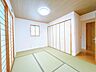 室内：【リフォーム前】こちらの和室はリビングに取り込みます。