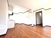 【リフォーム完成】居間の写真です。キッチンと繋げて約13帖のLDKを作成しました。