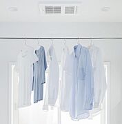 【同仕様写真】浴室暖房換気乾燥機です。室内干しに便利な「衣類乾燥」、冬場にも安心「浴室暖房」、夏場も心地よい「涼風」、カビの発生を抑える「浴室乾燥」、バスルームがより便利に、快適になりますよ。