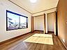 洋室：【リフォーム完成】2階西側洋室の写真です。クロス張り替え、フローリング上張り、建具交換を行いました。