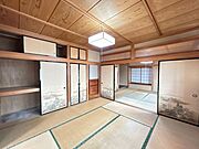 【リフォーム前写真】中央和室の写真です。こちらの和室もLDKに生まれ変わります。