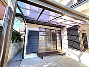 【耐震補強工事実施】【リフォーム後写真】1階西側居室掃き出し窓にある屋根部分を撮影。屋根があるので洗濯物干しに良さそうです。