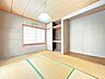 和室：【リフォーム中10/9撮影】1階和室の写真です。畳の表替え、クロスの張替え、建具の交換工事を行います。照明も交換予定のため、綺麗なお部屋に生まれ変わりますよ。