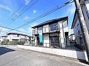 【即入居可】【リフォーム済】随時ご案内可能ですので、内覧希望の方はお電話ください。閑静な住宅街にあるこちらの住宅は外壁を塗装することで、明るく引き締まった外観に仕上がりましたよ。