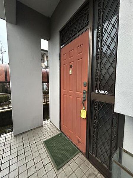 玄関を拡大表示