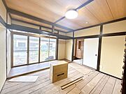 【リフォーム中・5/16撮影】1階真ん中6帖和洋室は床クリーニング、壁天井クロス、襖張替、照明交換致しました。