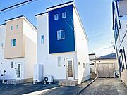 【現況】東側から見た外観の様子です。コンパクトで管理しやすい物件です。