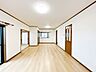 リビング/ダイニング：【住宅ローン減税対象】価格には消費税、リフォーム費用を含みます。自社物件につき随時ご案内可能。内覧希望の方はお電話ください。