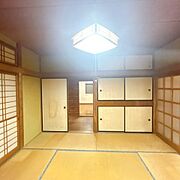 【期間限定現況販売】1階和室の写真です。荷物は撤去予定です。