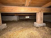 【リフォーム済】中古住宅の3大リスクである、雨漏り、主要構造部分の欠陥や腐食、給排水管の漏水や故障を2年間保証します。その前提で床下まで確認し、シロアリの被害調査と防除工事も行いました。