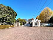 【中学校】高崎中学校まで約2km（自転車で10分）です。少し長い距離ですが、成長期にしっかり運動することで健康的になりますね。 2000m