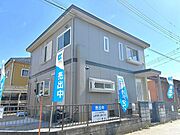 外観別アングル。前面道路は私道（持分あり）です。