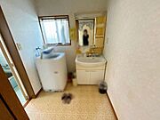 【期間限定現況販売】洗面脱衣室の写真です。残置物撤去いたします。