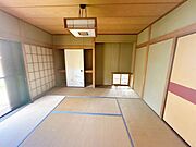【リフォーム中】1階和室写真です。畳表替え、クロス張替え、LED照明交換予定です。