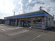 【コンビニ】ローソン下高津4丁目店様まで550ｍ（徒歩約9分）。近くにコンビニがあるのは便利ですよね。