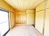 洋室：【リフォーム中　10/12更新】2階南東側の和室は洋室に間取り変更致します。窓が大きく日がよく入ります。お子様のお部屋にもおすすめです。こちらからバルコニーに出ることが出来ます。