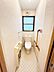 トイレ：【リフォーム中9/12更新】1階トイレ写真。新しい温水洗浄機能付きトイレに交換いたします。直接肌に触れるところなので設備が新しいと気持ちいいですね。床クッションフロア張替、壁天井クロス張替を行います。