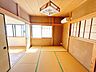 室内：【現在リフォーム中　10/4更新】2階西側の和室は洋室に変更します。収納付きで居住空間を広く活用できます。ご家族それぞれの個室としても活躍するお部屋です。クローゼット新設予定です。