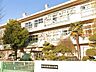 周辺：柳沢小学校まで約1.2km。小学校が徒歩圏内にあり、子育て世帯にもおすすめの住環境です。 750m