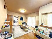 【5月31日まで現況販売】リビング別アングル写真です。残置物は撤去致します。