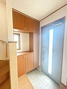 【現況販売】玄関内部の写真です。