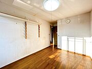 【7/6まで期間限定現況販売】南西側洋室写真です。荷物撤去致します。