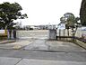 周辺：蓮沼小学校まで約2.5ｋｍ（徒歩約35分）　お車ですと約5分の距離なので、毎日忙しいお母さんでもお子様を楽々送り迎えできるのも嬉しいですよね。 2500m