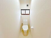 【内外装リフォーム済】トイレは温水洗浄機能付きに新品交換しました。直接肌に触れるトイレは新品が嬉しいですよね。