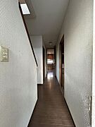 【廊下】クロス張替を行います。