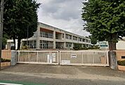 【小学校】茂呂小学校まで徒歩で8分(620ｍ)