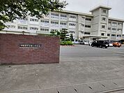 【中学校】第一中学校まで徒歩で10分(800ｍ)。