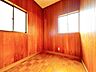収納：【2階納戸】収納に便利な納戸はサイズは1坪のまま、クロス、フローリングの張替えを行います。