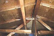 普段の生活ではなかなか見ることのない小屋裏までしっかりと点検を行いながらリフォームを行いました。