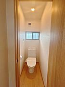 【リフォーム済】トイレを新品に交換しました。キズや汚れが付きにくい加工が施してあるのでお手入れが簡単です。直接肌に触れるトイレは新品が嬉しいですよね。