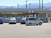 【周辺環境/コンビニ】セブンイレブン冨岡バイパス店様まで800ｍ（徒歩10分）です。24時間営業しています。