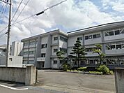 【周辺環境/中学校】安中市立松井田中学校まで3.9ｋｍ（自転車16分/車8分）雷雨などで送迎が必要になっても、車で8分なのですぐに見に行けます。 3900m