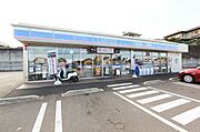 【コンビニ】ローソン高崎下豊岡町店様まで400ｍ（徒歩5分）です。歩ける距離に24時間営業しているコンビニがあると便利ですね。