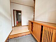 【現況販売】玄関の内観です。