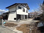 価格には消費税、リフォーム費用を含みます。リフォーム中でもご案内可能。内覧希望の方はお電話ください。これから外壁塗装や水回り交換工事を行い、家族の笑顔あふれるオウチへと仕上げていきます。