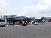 【コンビニ】ローソン渋川明保野店様まで2.2km（車で約5分）。 2200m