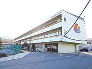 【中学校】沼田西中学校まで約500ｍ（徒歩7分）。