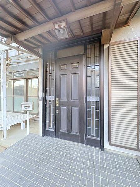 玄関を拡大表示