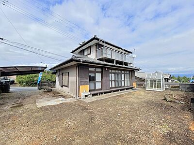 外観：【外観】価格には消費税、リフォーム費用を含みます。自社物件につき随時ご案内可能。内覧希望の方はお電話ください。