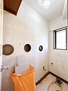 【リフォーム中5/15撮影】新品のトイレに交換いたします。水回りがきれいになると嬉しいですね。