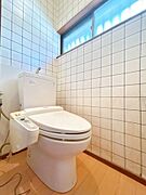 お手洗いの写真です。多機能なトイレがいいですね。